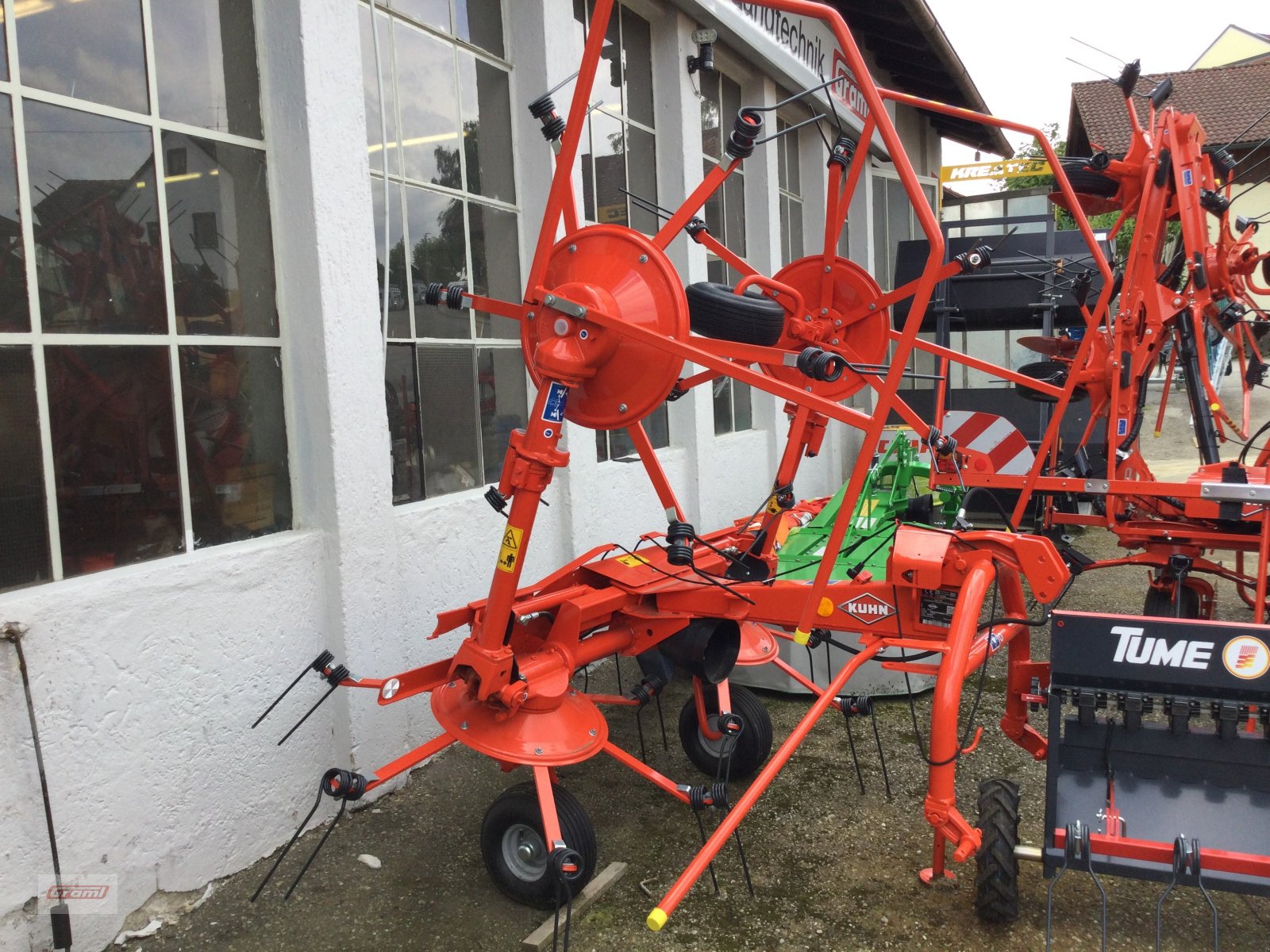 Kreiselheuer del tipo Kuhn GF 502, Neumaschine In Kößlarn (Immagine 1)