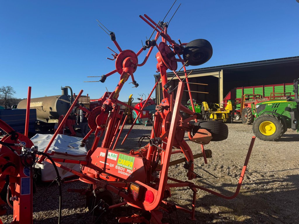 Kreiselheuer a típus Kuhn GF 5801 MH, Gebrauchtmaschine ekkor: SAINT FLOUR (Kép 4)