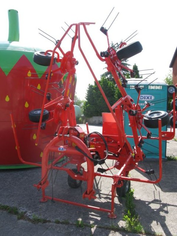 Kreiselheuer van het type Kuhn GF 582 + 642, Neumaschine in Nieheim Kreis Höxter (Foto 3)