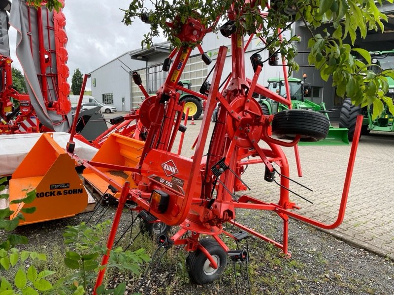 Kreiselheuer van het type Kuhn GF 582, Neumaschine in Lauterberg/Barbis (Foto 4)