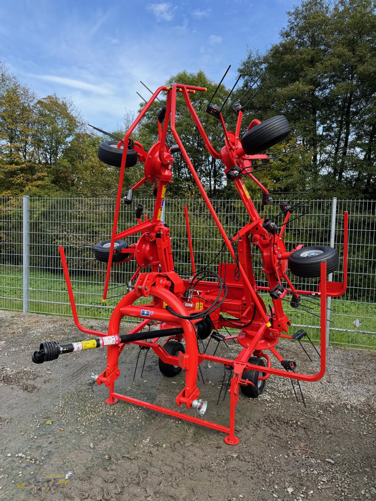 Kreiselheuer van het type Kuhn GF 582, Neumaschine in Lindenfels-Glattbach (Foto 1)