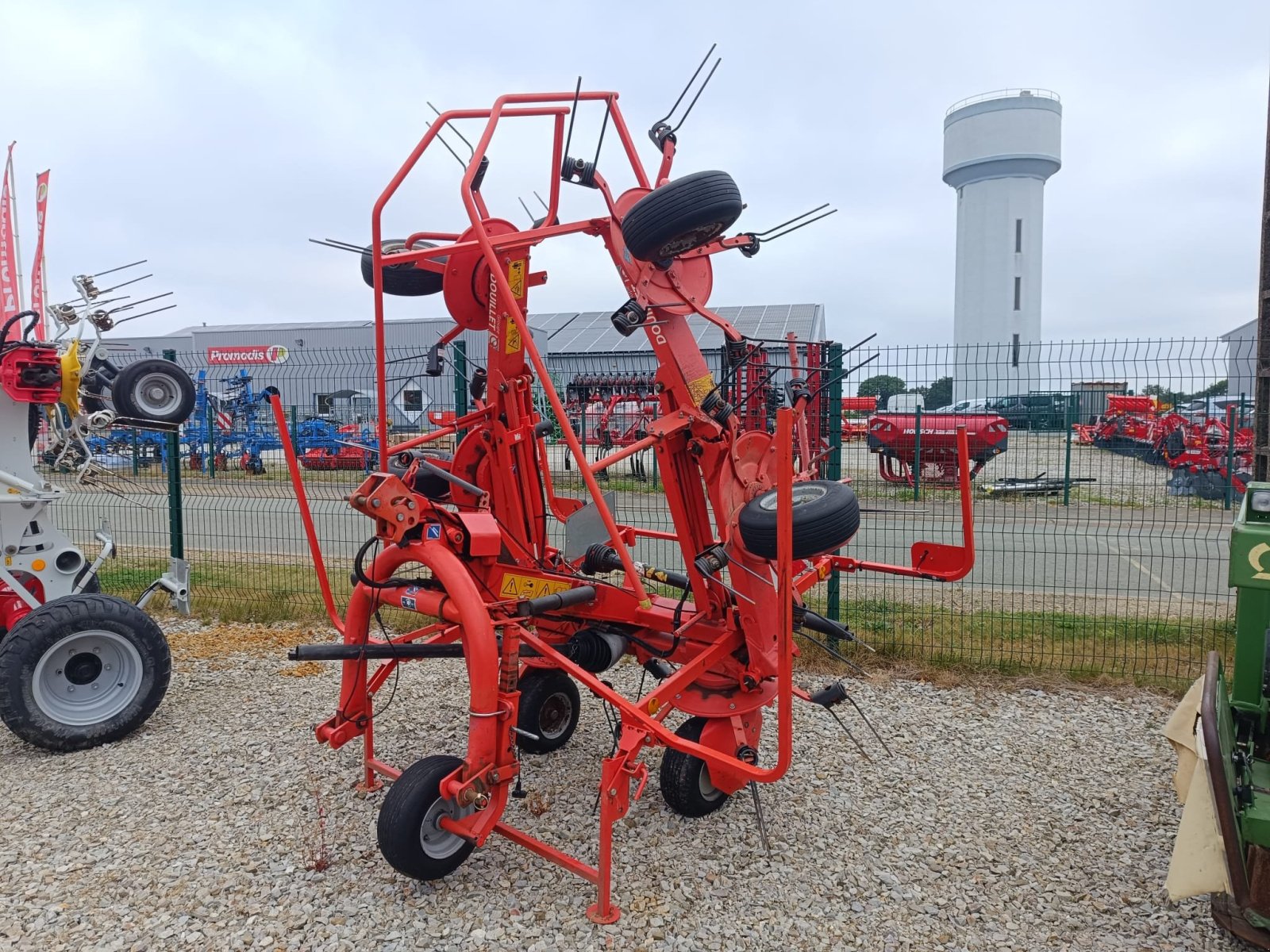 Kreiselheuer des Typs Kuhn GF 5902, Gebrauchtmaschine in Le Horps (Bild 4)