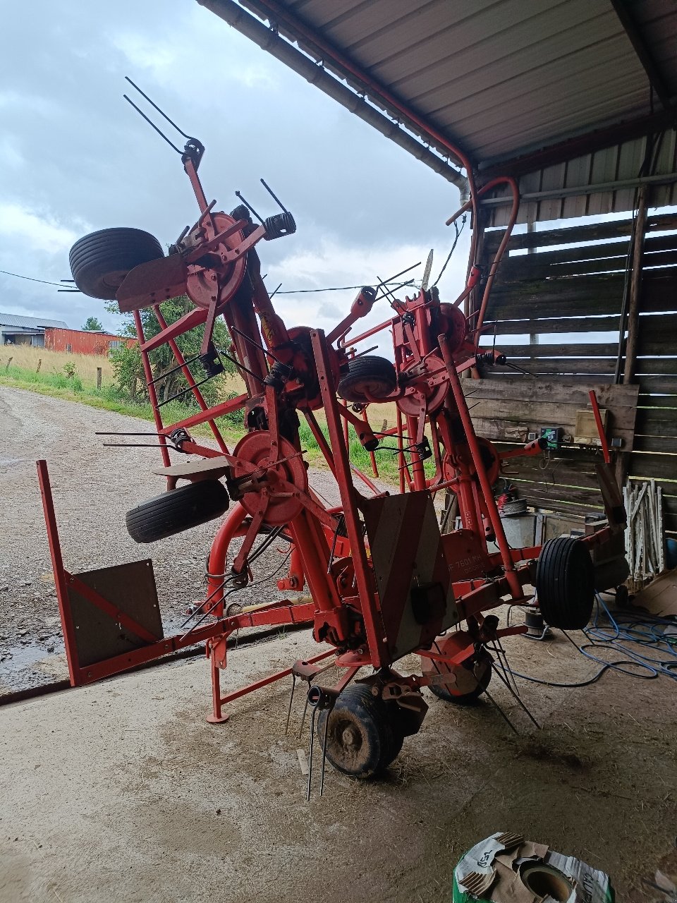 Kreiselheuer del tipo Kuhn Gf 7601 MH, Gebrauchtmaschine In MANDRES-SUR-VAIR (Immagine 4)