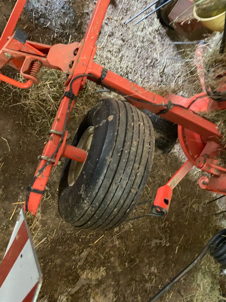 Kreiselheuer a típus Kuhn GF 7601 MHO, Gebrauchtmaschine ekkor: PIERRE BUFFIERE (Kép 9)