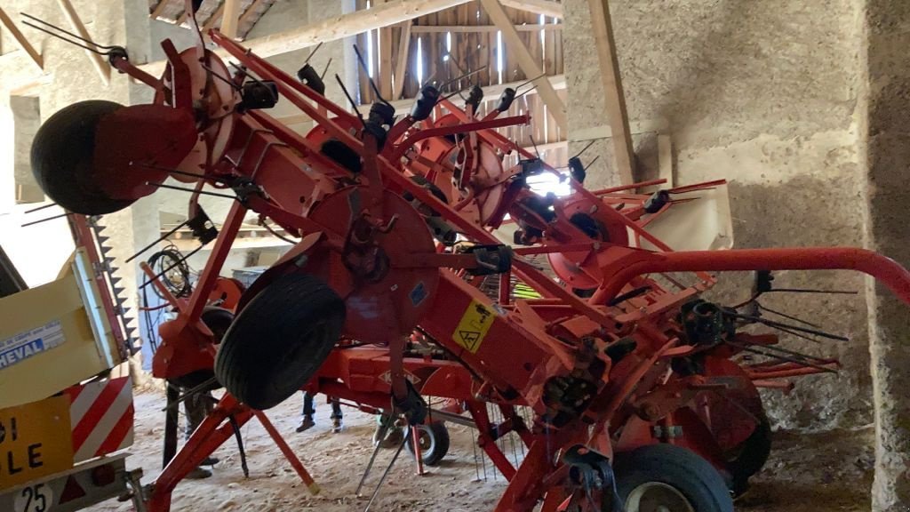 Kreiselheuer del tipo Kuhn GF 7702 T, Gebrauchtmaschine In SAINT NICOLAS DE PORT (Immagine 2)