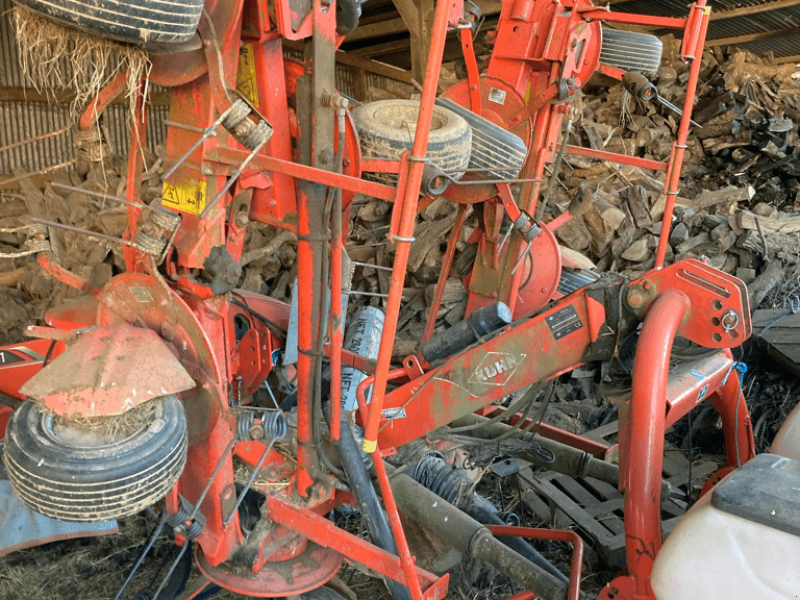 Kreiselheuer del tipo Kuhn GF 7902, Gebrauchtmaschine In CONDE SUR VIRE (Immagine 1)