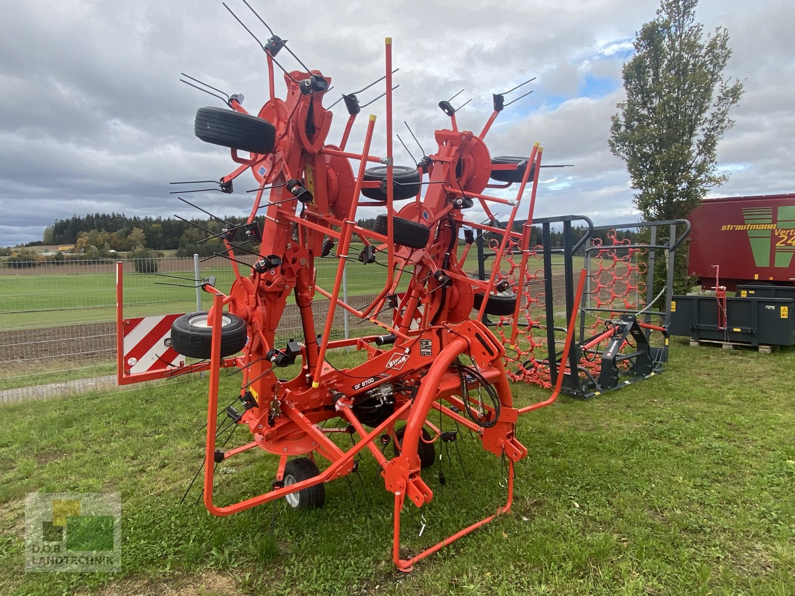 Kreiselheuer van het type Kuhn GF 8700, Neumaschine in Lauterhofen (Foto 1)