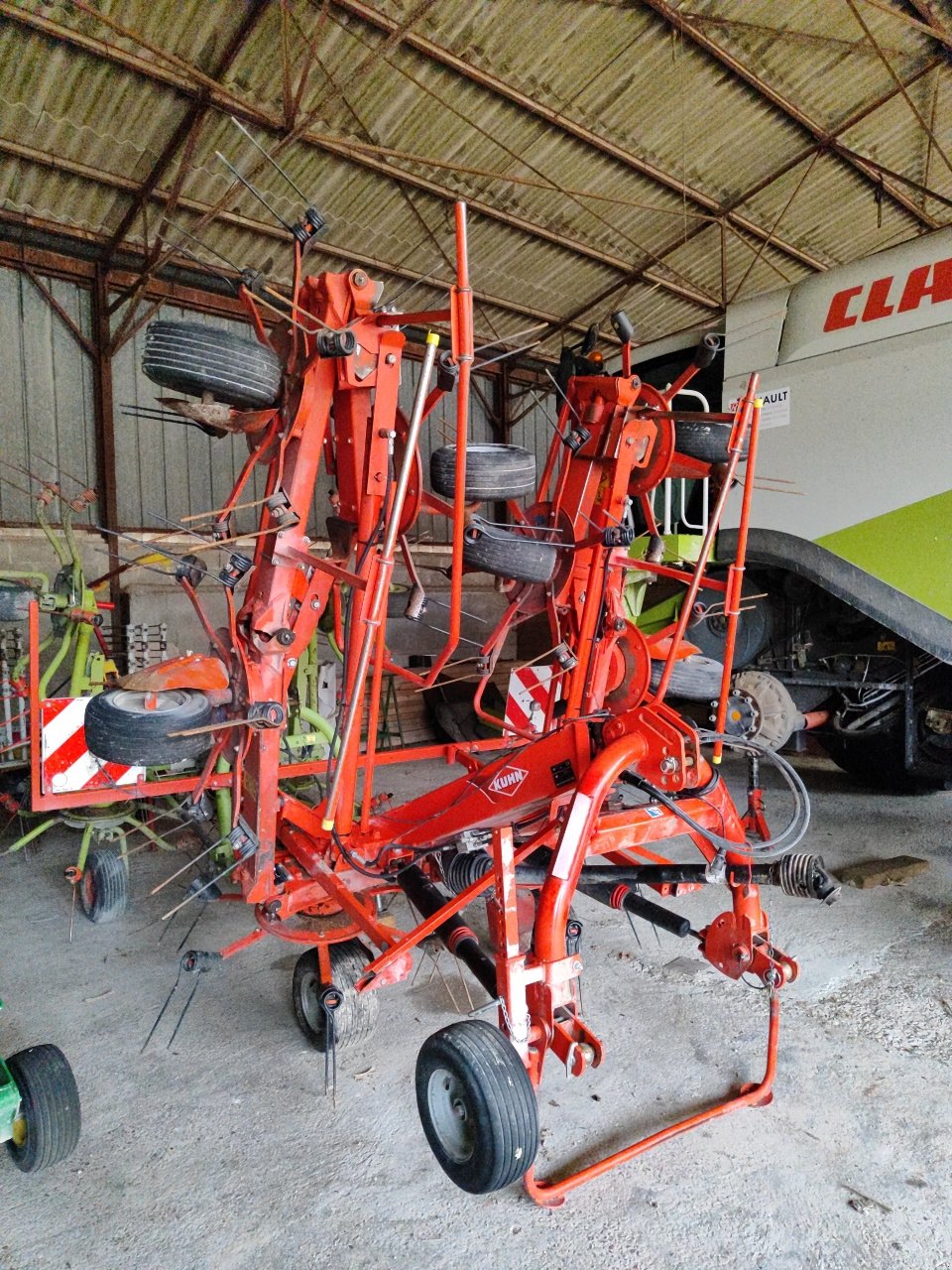 Kreiselheuer van het type Kuhn GF 8702, Gebrauchtmaschine in Marolles (Foto 1)