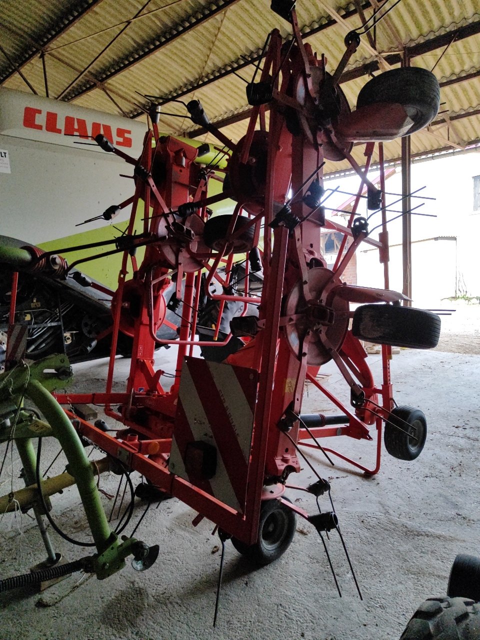 Kreiselheuer van het type Kuhn GF 8702, Gebrauchtmaschine in Marolles (Foto 3)