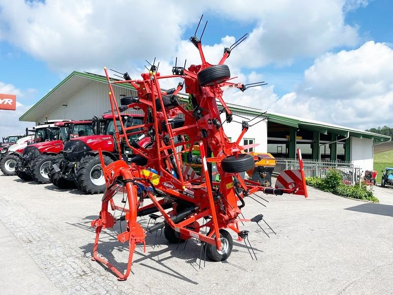 Kreiselheuer des Typs Kuhn GF 8703 Kreiselheuer, Neumaschine in St. Marienkirchen (Bild 1)