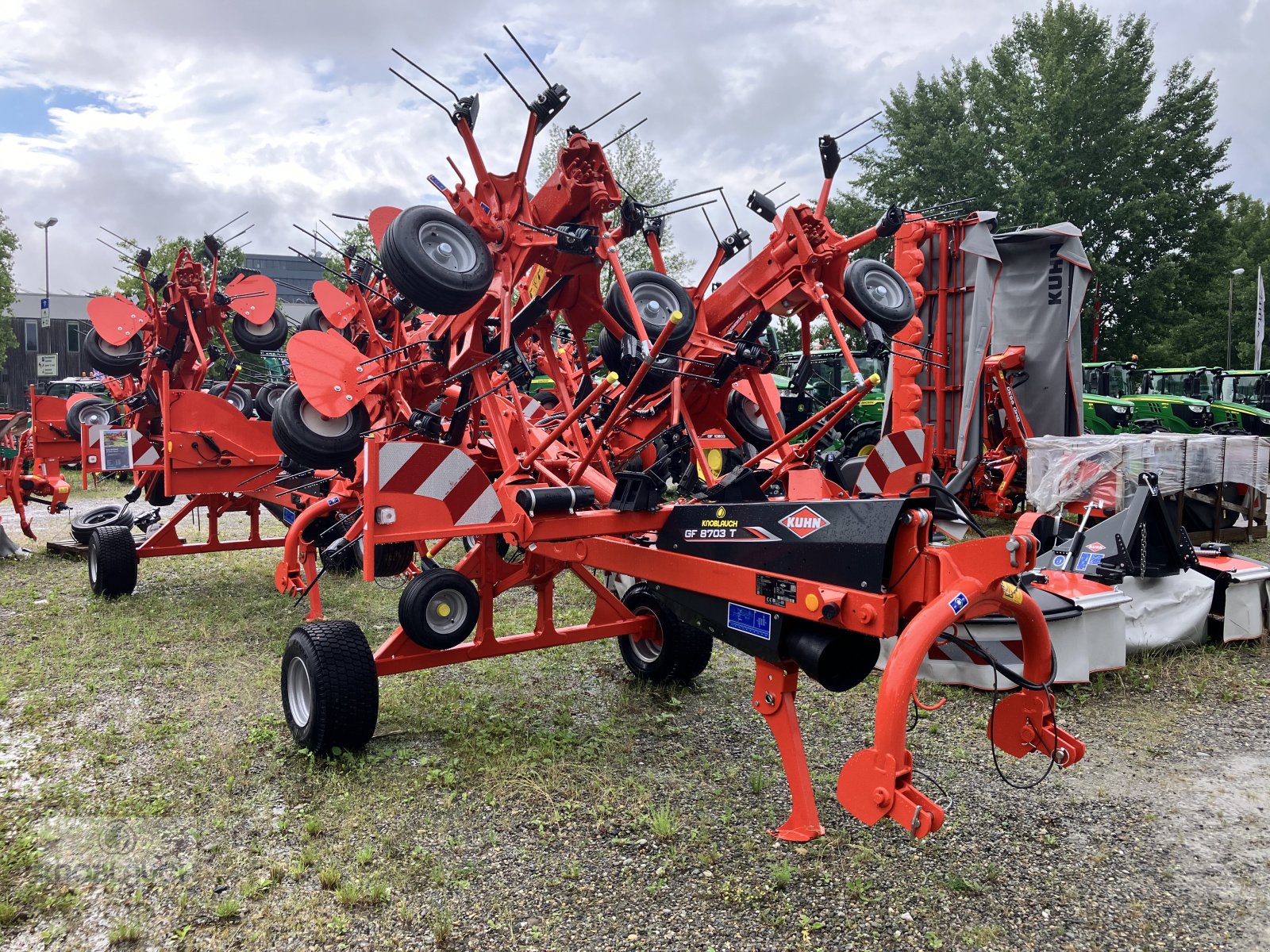 Kreiselheuer van het type Kuhn GF 8703 T, Neumaschine in Ravensburg (Foto 1)