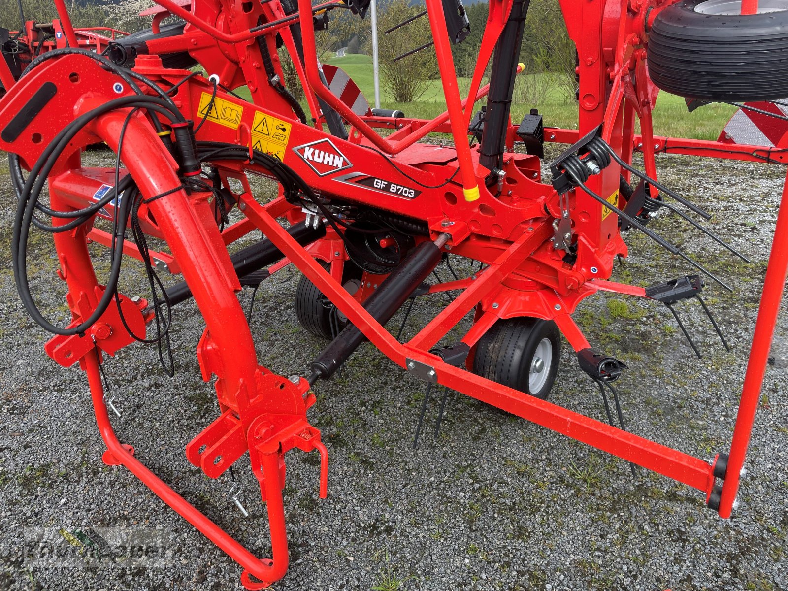 Kreiselheuer des Typs Kuhn GF 8703, Neumaschine in Bodenmais (Bild 2)