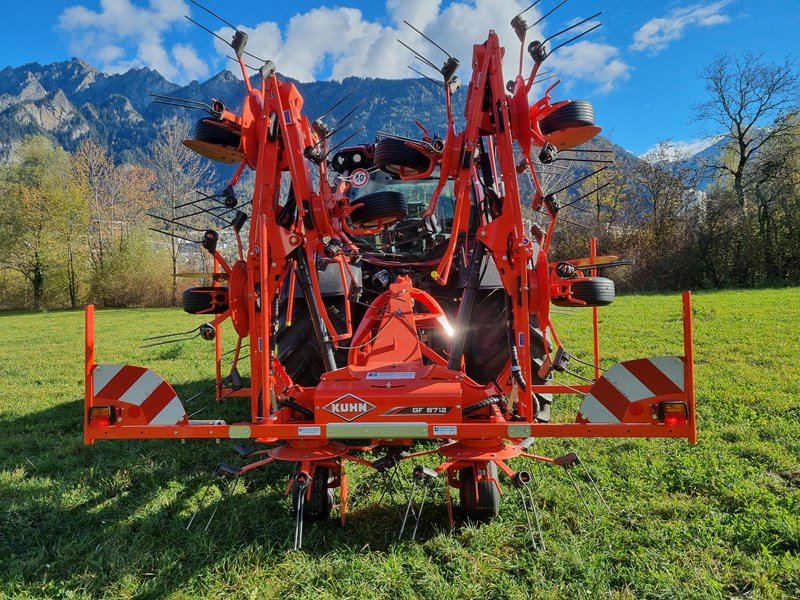 Kreiselheuer des Typs Kuhn GF 8712 Giroheuer, Gebrauchtmaschine in Chur (Bild 5)