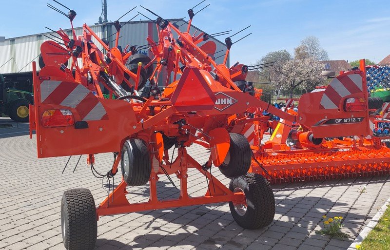 Kreiselheuer типа Kuhn GF 8712T, Ausstellungsmaschine в Ersingen (Фотография 3)