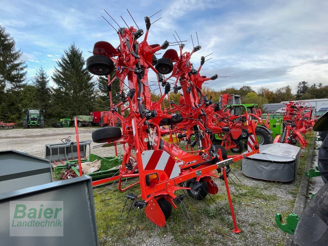 Kreiselheuer del tipo Kuhn GF10803, Neumaschine In OBERNDORF-HOCHMOESSINGEN (Immagine 1)