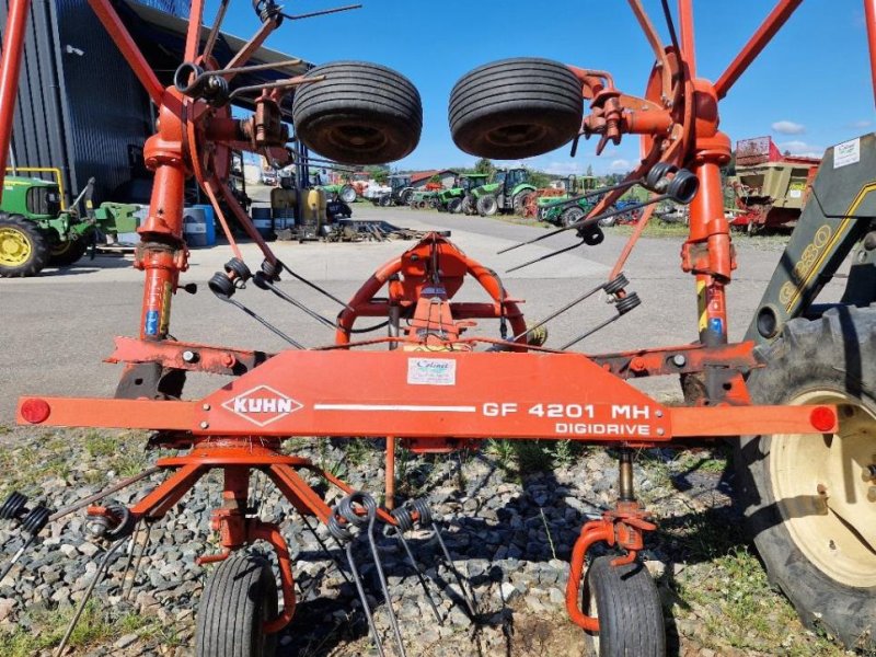 Kreiselheuer del tipo Kuhn GF4201, Gebrauchtmaschine en ST MARTIN EN HAUT (Imagen 1)