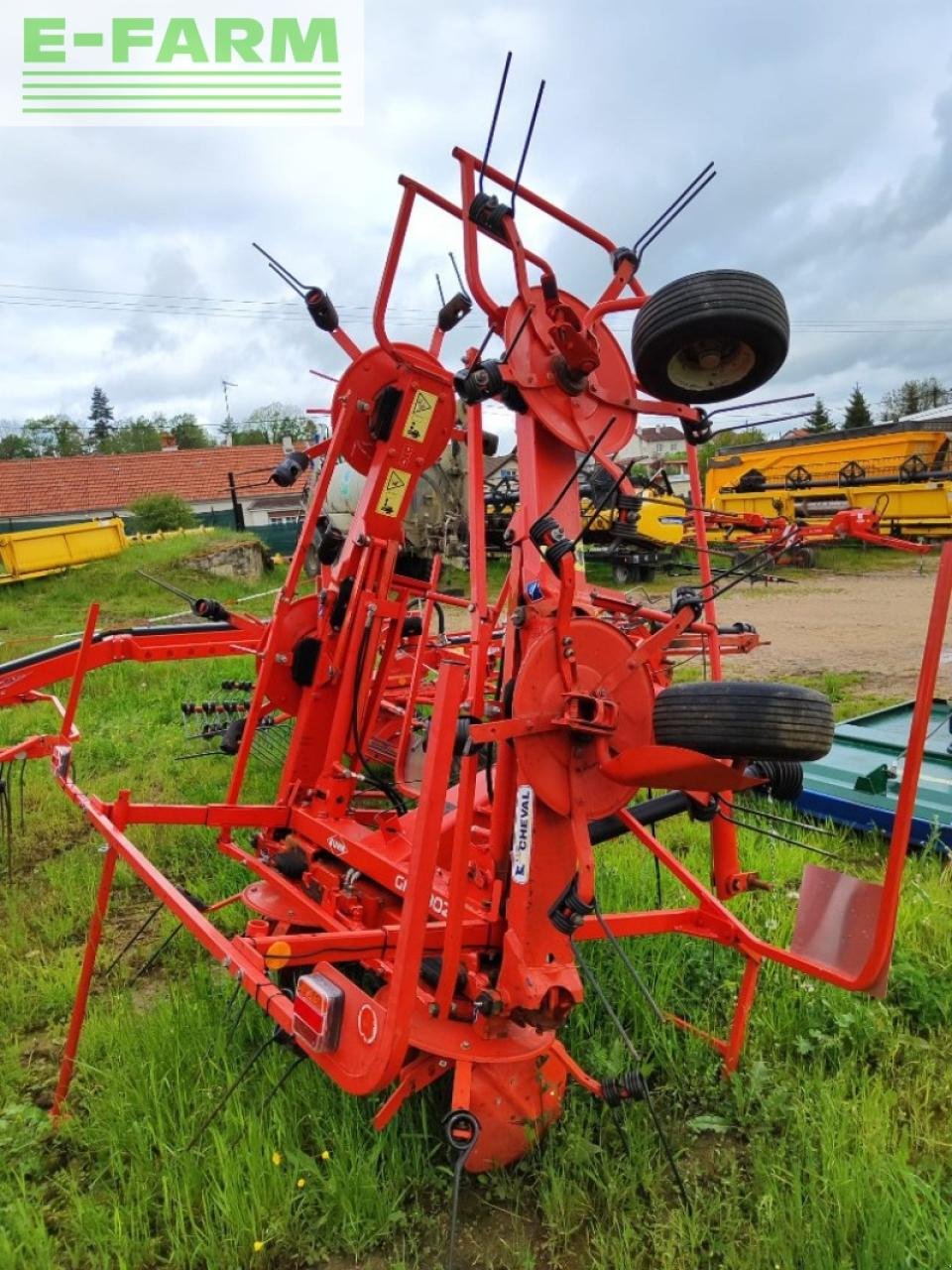 Kreiselheuer от тип Kuhn gf5902, Gebrauchtmaschine в CHAUVONCOURT (Снимка 5)