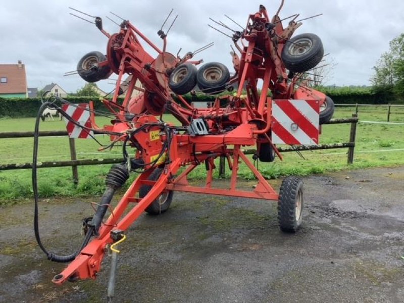 Kreiselheuer a típus Kuhn GF7702, Gebrauchtmaschine ekkor: les hayons (Kép 1)