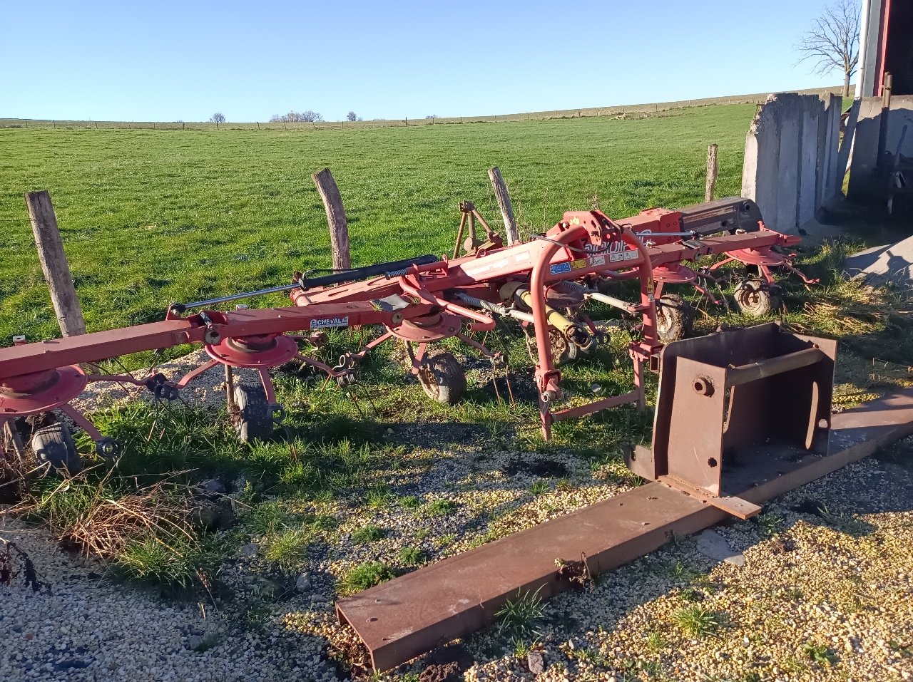 Kreiselheuer van het type Kverneland 8068, Gebrauchtmaschine in Einvaux (Foto 1)