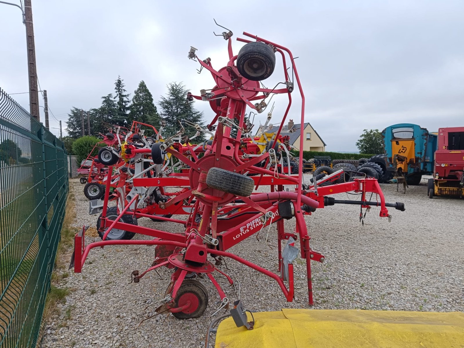 Kreiselheuer van het type Lely LOTUS 675 ASW, Gebrauchtmaschine in Le Horps (Foto 2)