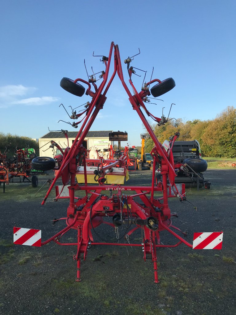 Kreiselheuer del tipo Lely LOTUS 770, Gebrauchtmaschine In UZERCHE (Immagine 6)