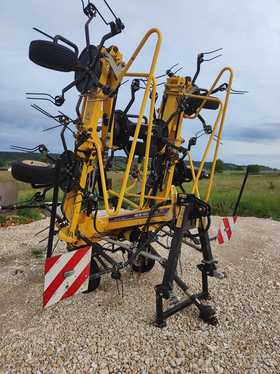 Kreiselheuer del tipo New Holland Proted 880, Gebrauchtmaschine en Chauvoncourt (Imagen 1)