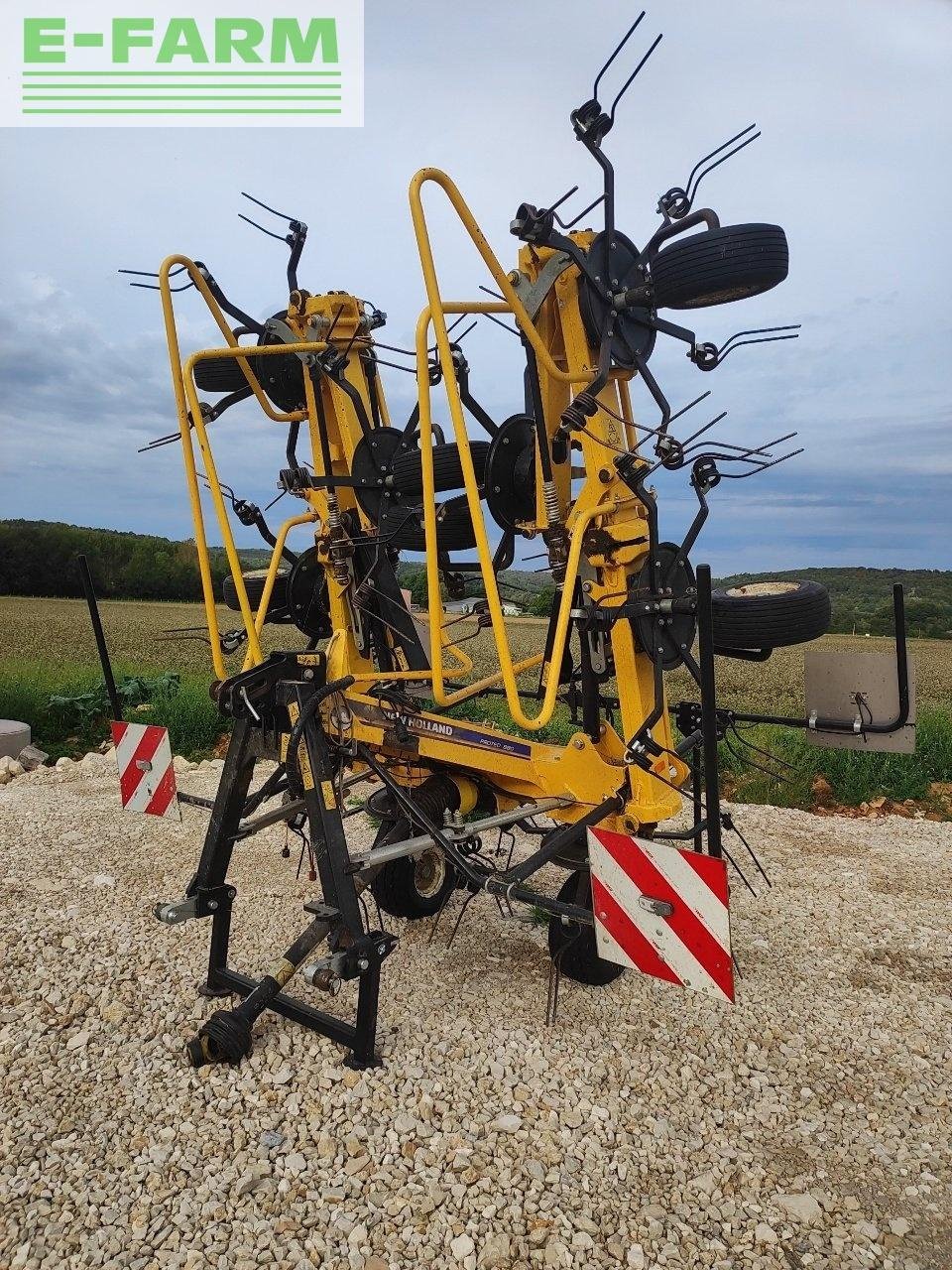 Kreiselheuer du type New Holland proted 880, Gebrauchtmaschine en CHAUVONCOURT (Photo 2)