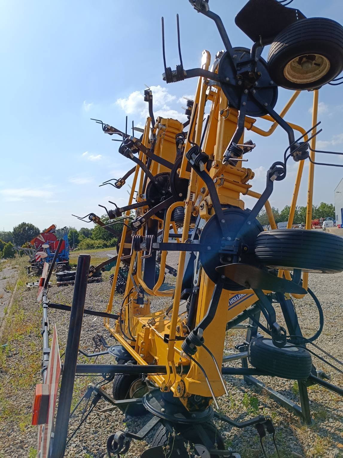 Kreiselheuer of the type New Holland PROTED880, Gebrauchtmaschine in Laval (Picture 3)