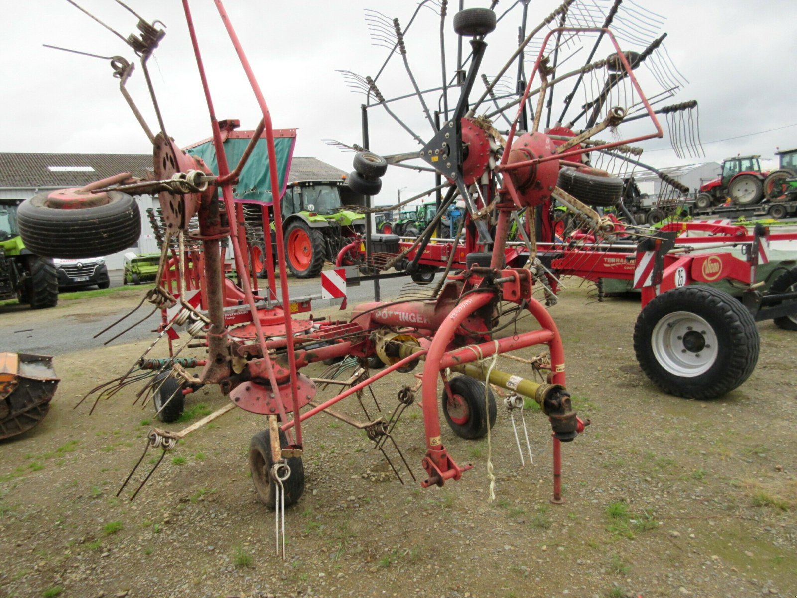 Kreiselheuer типа Pöttinger FANEUSE POTTINGER 54 N, Gebrauchtmaschine в PLOUIGNEAU (Фотография 2)