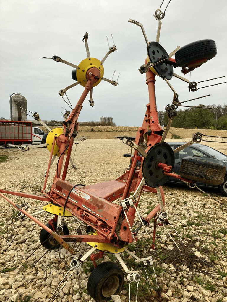 Kreiselheuer del tipo Pöttinger FANEUSE POTTINGER EUROHIT 690, Gebrauchtmaschine en VAROIS & CHAIGNOT (Imagen 1)