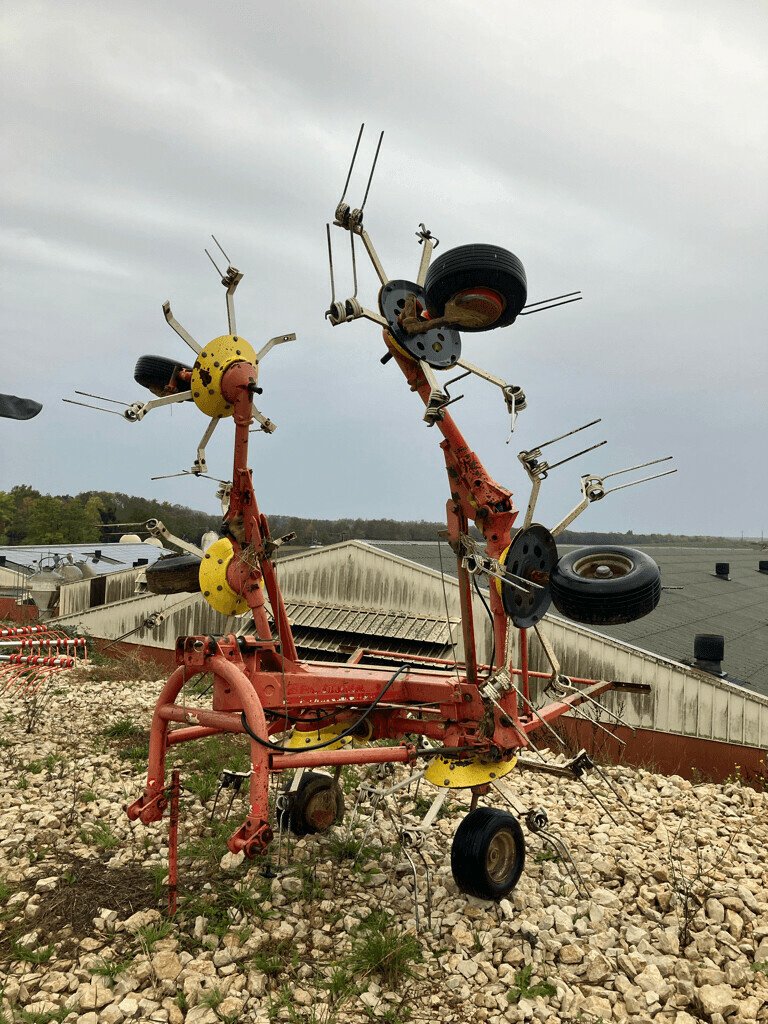 Kreiselheuer des Typs Pöttinger FANEUSE POTTINGER EUROHIT 690, Gebrauchtmaschine in VAROIS & CHAIGNOT (Bild 3)