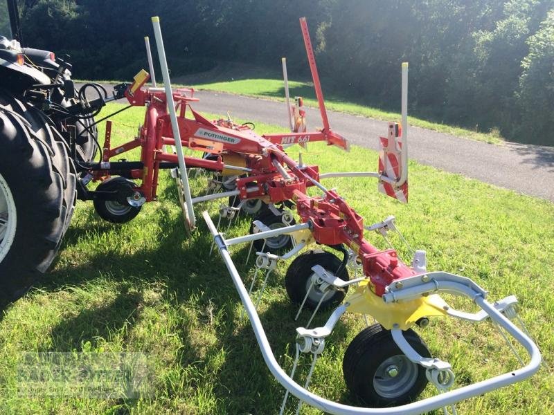 Kreiselheuer van het type Pöttinger HIT 6.61, Neumaschine in Freiburg (Foto 2)