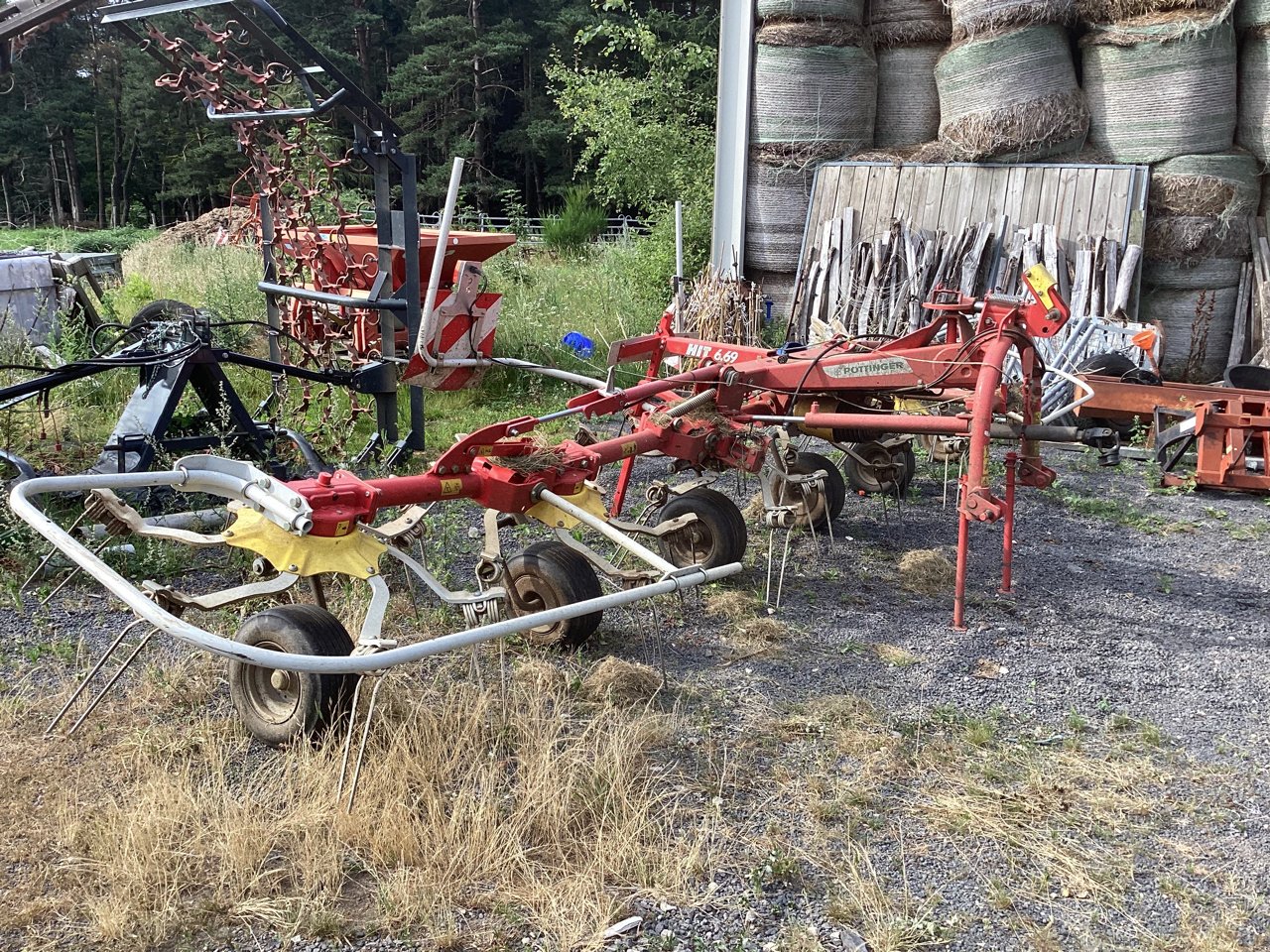 Kreiselheuer des Typs Pöttinger HIT 6.69, Gebrauchtmaschine in VERNOUX EN VIVARAIS (Bild 1)