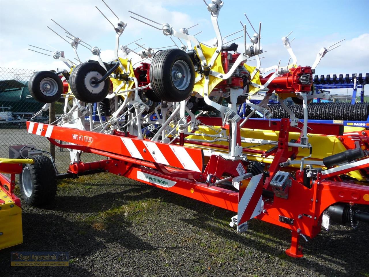 Kreiselheuer van het type Pöttinger HIT HT 13120, Neumaschine in Rhaunen (Foto 1)