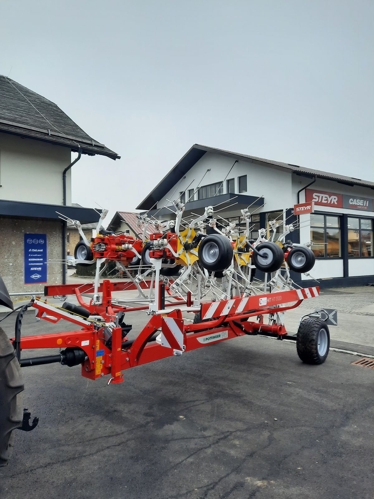 Kreiselheuer of the type Pöttinger Hit HT 13120, Neumaschine in Berndorf (Picture 2)