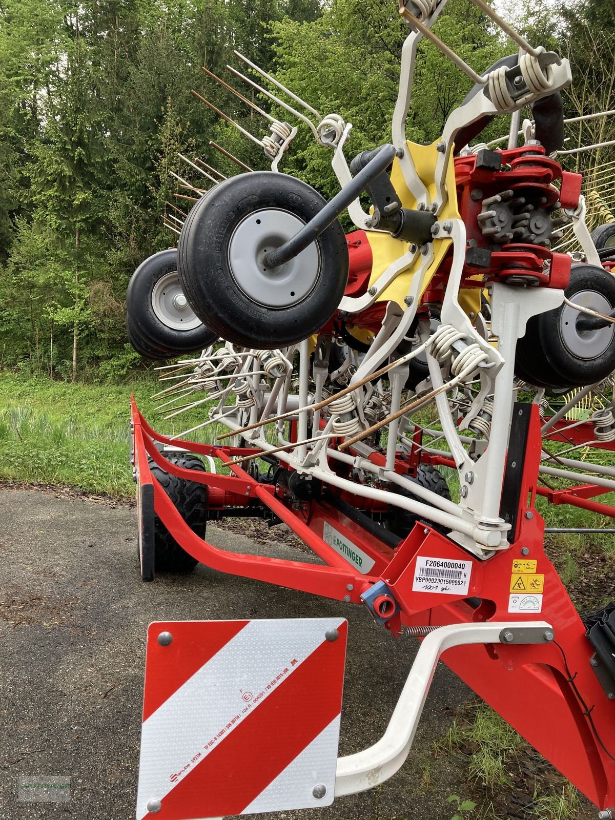 Kreiselheuer van het type Pöttinger HIT HT 17160, Gebrauchtmaschine in Grieskirchen (Foto 2)