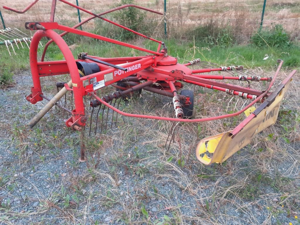 Kreiselheuer des Typs Pöttinger TOP 33, Gebrauchtmaschine in BAZOGES EN PAREDS (Bild 2)