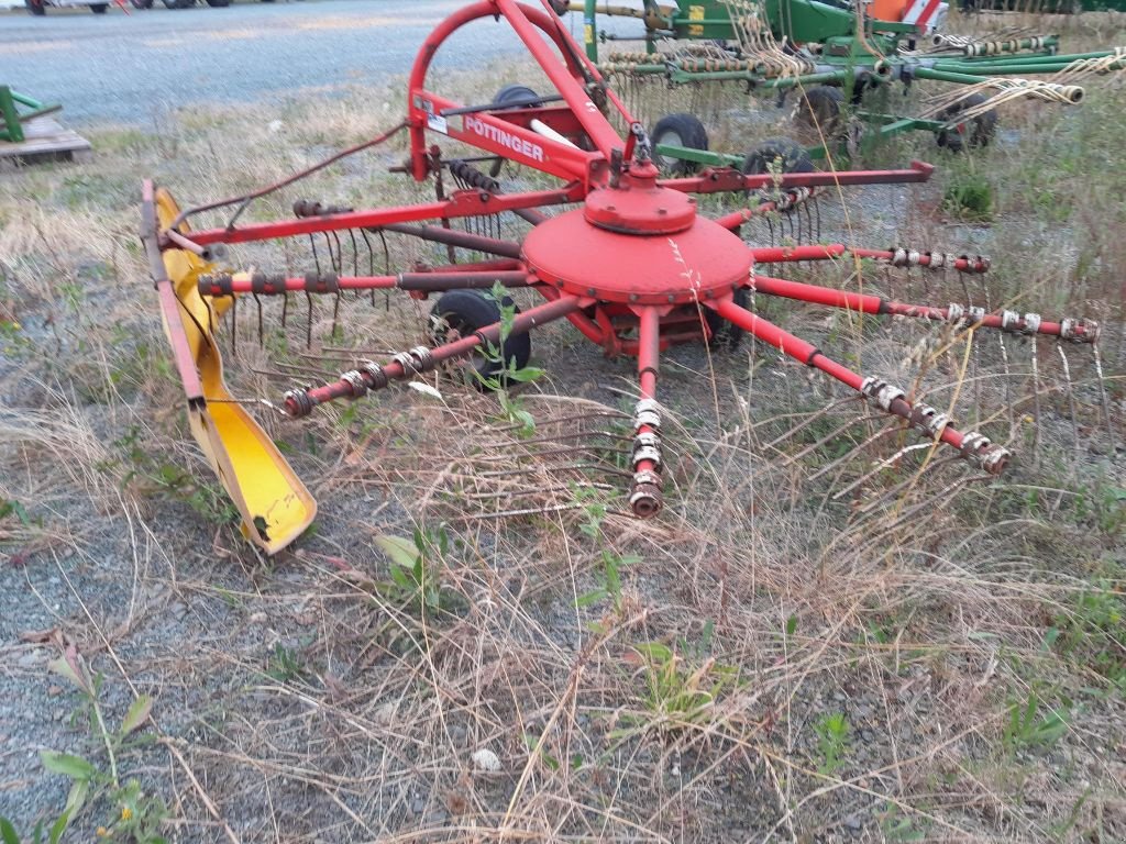 Kreiselheuer du type Pöttinger TOP 33, Gebrauchtmaschine en BAZOGES EN PAREDS (Photo 5)