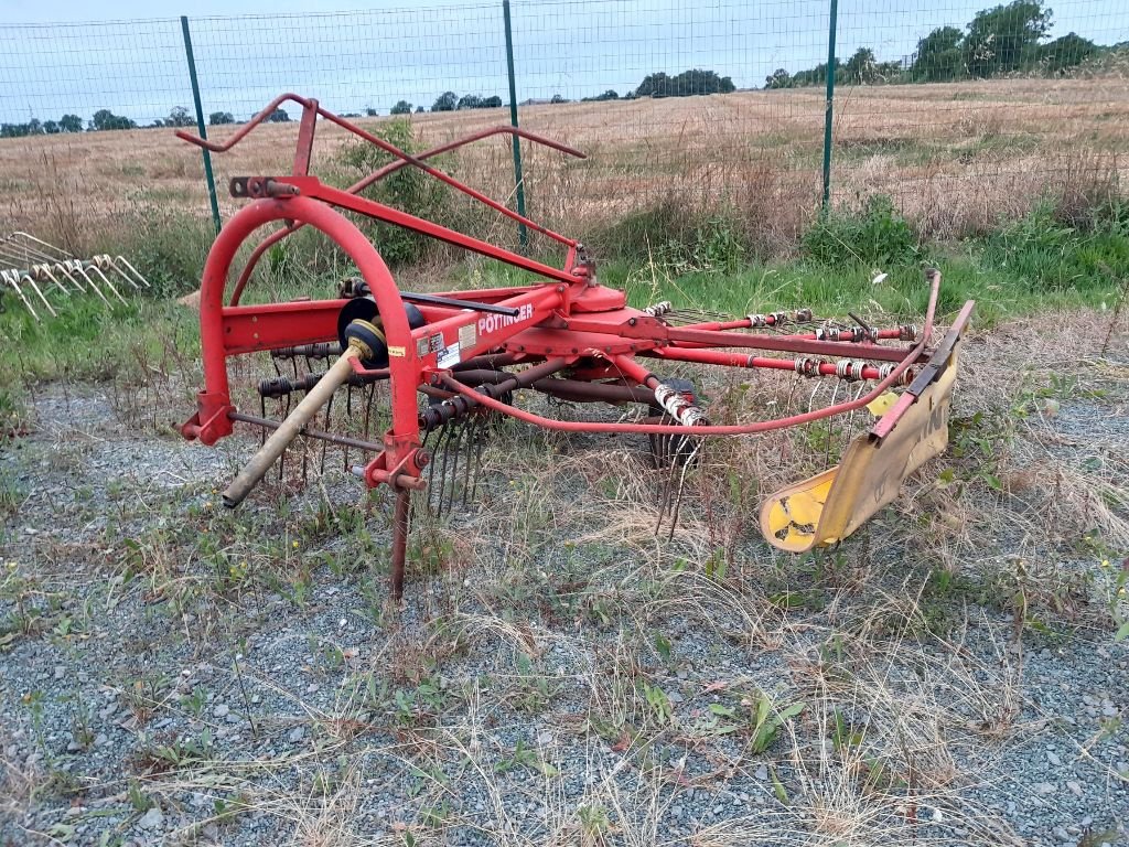 Kreiselheuer du type Pöttinger TOP 33, Gebrauchtmaschine en BAZOGES EN PAREDS (Photo 4)