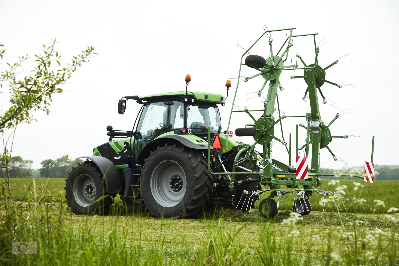 Kreiselheuer van het type PRONAR PWP 770 6-Kreisel 7,70m Heuwender, Neumaschine in Tiefenbach (Foto 2)