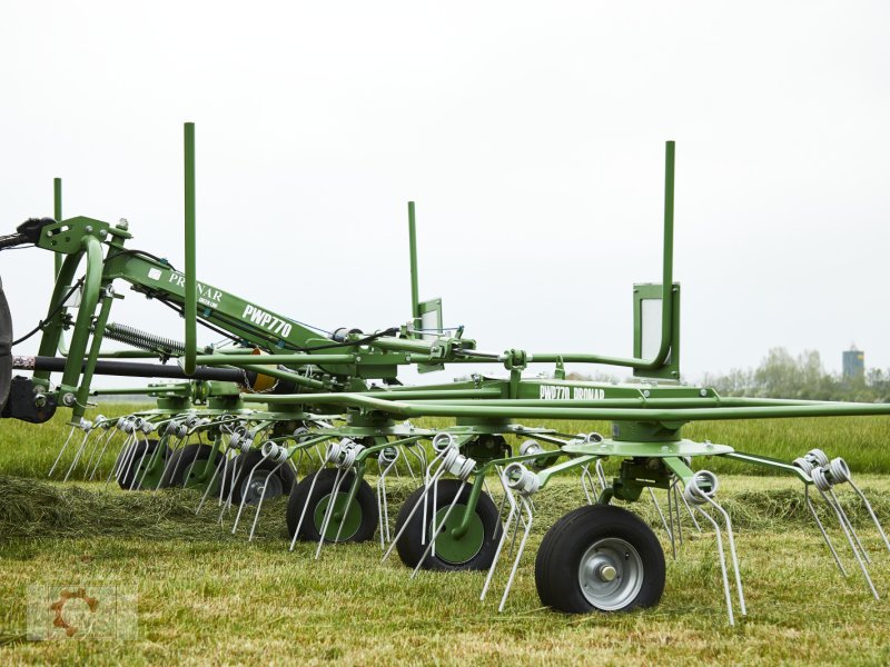 Kreiselheuer of the type PRONAR PWP 770 6-Kreisel 7,70m Heuwender, Neumaschine in Tiefenbach