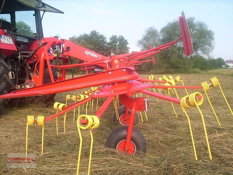 Kreiselheuer des Typs Unia Spajder, Neumaschine in Ostheim/Rhön (Bild 2)