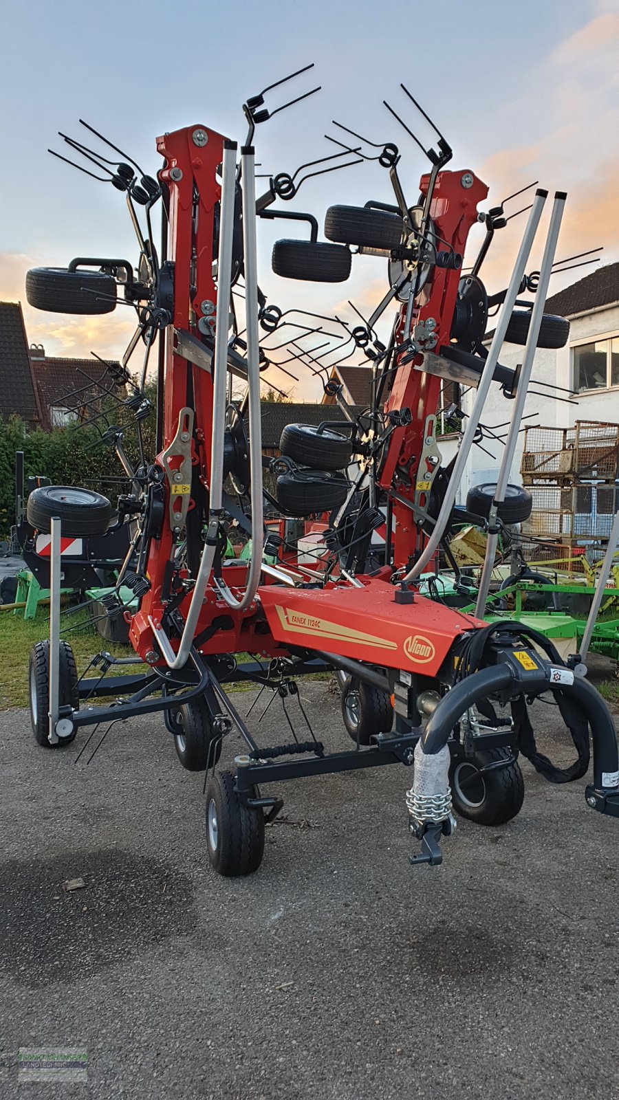 Kreiselheuer van het type Vicon Fanex 1124 C ProLine mit Fahrwerk und Stützrädern, Neumaschine in Diessen (Foto 1)