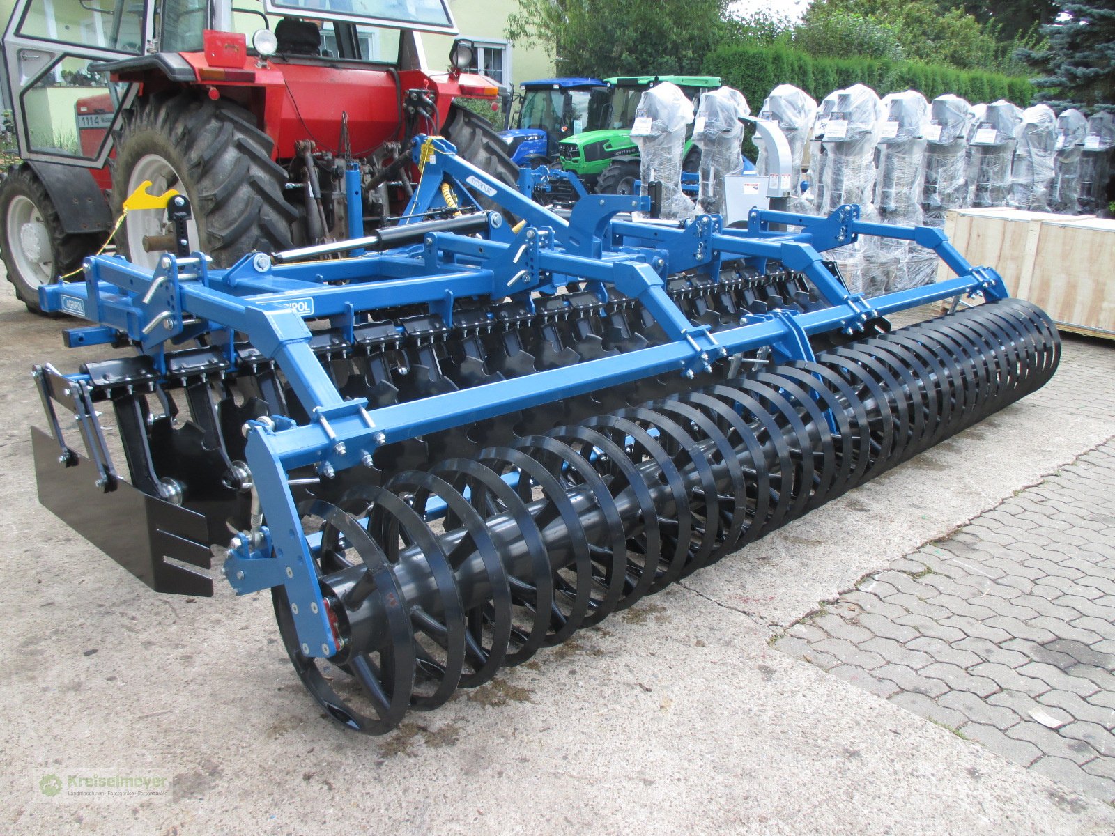 Kurzscheibenegge van het type Agripol Titanum 450 mit Dachringwalze hydr.klappbar, Neumaschine in Feuchtwangen (Foto 5)