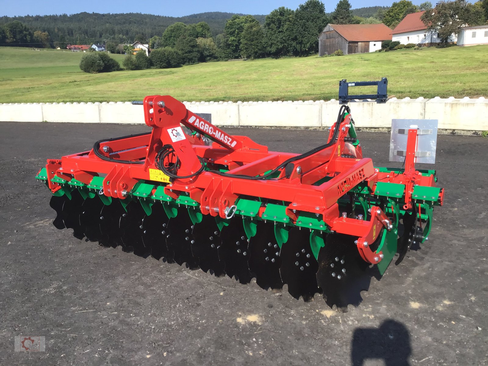 Kurzscheibenegge van het type Agro-Masz BT 30 3m Arbeitsbreite Beleuchtung, Neumaschine in Tiefenbach (Foto 1)