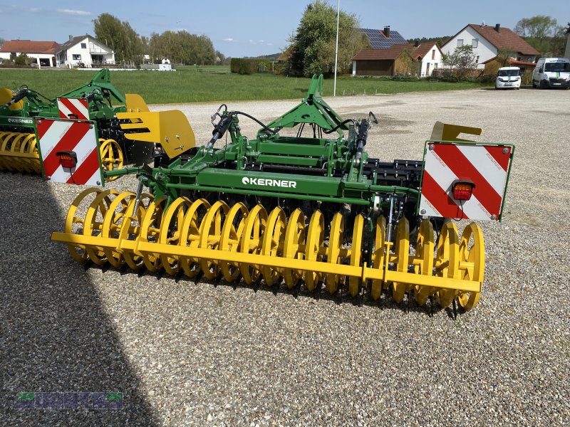 Kurzscheibenegge van het type Kerner Helix 300 Scheibenegge mit Crackerwalze "Aktion - Frühjahrspreis", Neumaschine in Buchdorf (Foto 1)