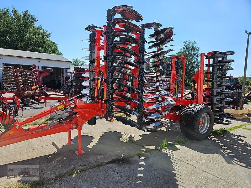 Kurzscheibenegge del tipo Kuhn Optimer 5000XL, Neumaschine In Flessau