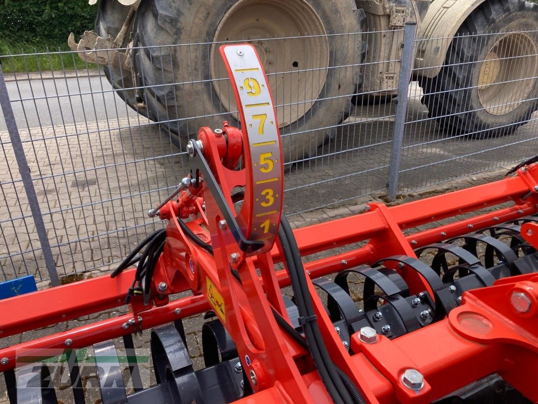 Kurzscheibenegge van het type Kuhn Optimer L400, Neumaschine in Emskirchen (Foto 9)