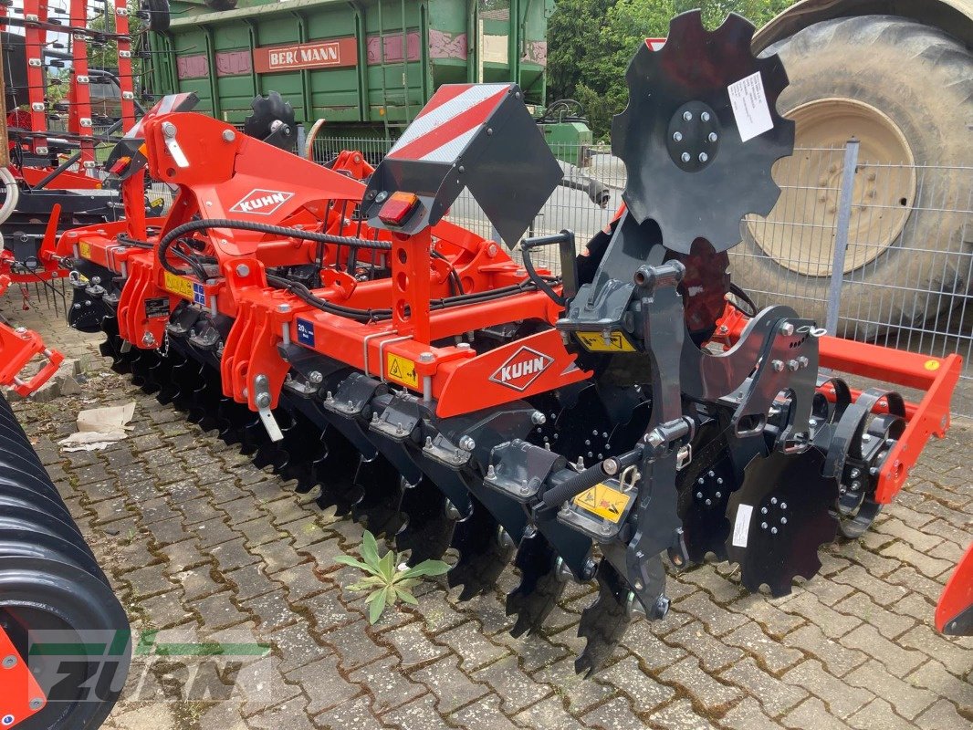 Kurzscheibenegge van het type Kuhn OptimerL400, Neumaschine in Emskirchen (Foto 1)