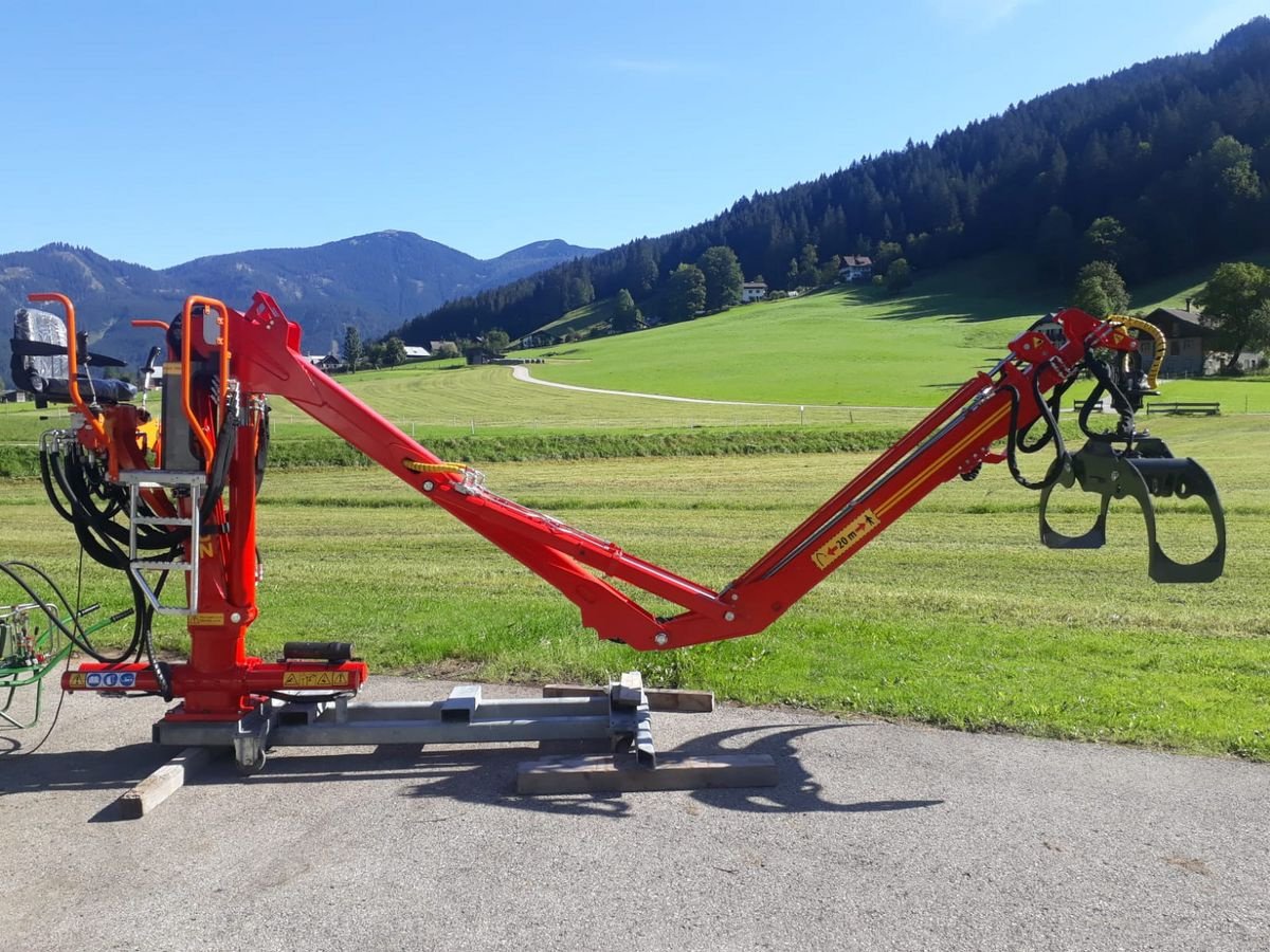 Ladekrane & Rückezange des Typs BigAb Z 8,0 mit Hochsitzbedienung, Neumaschine in Gosau am Dachstein (Bild 8)